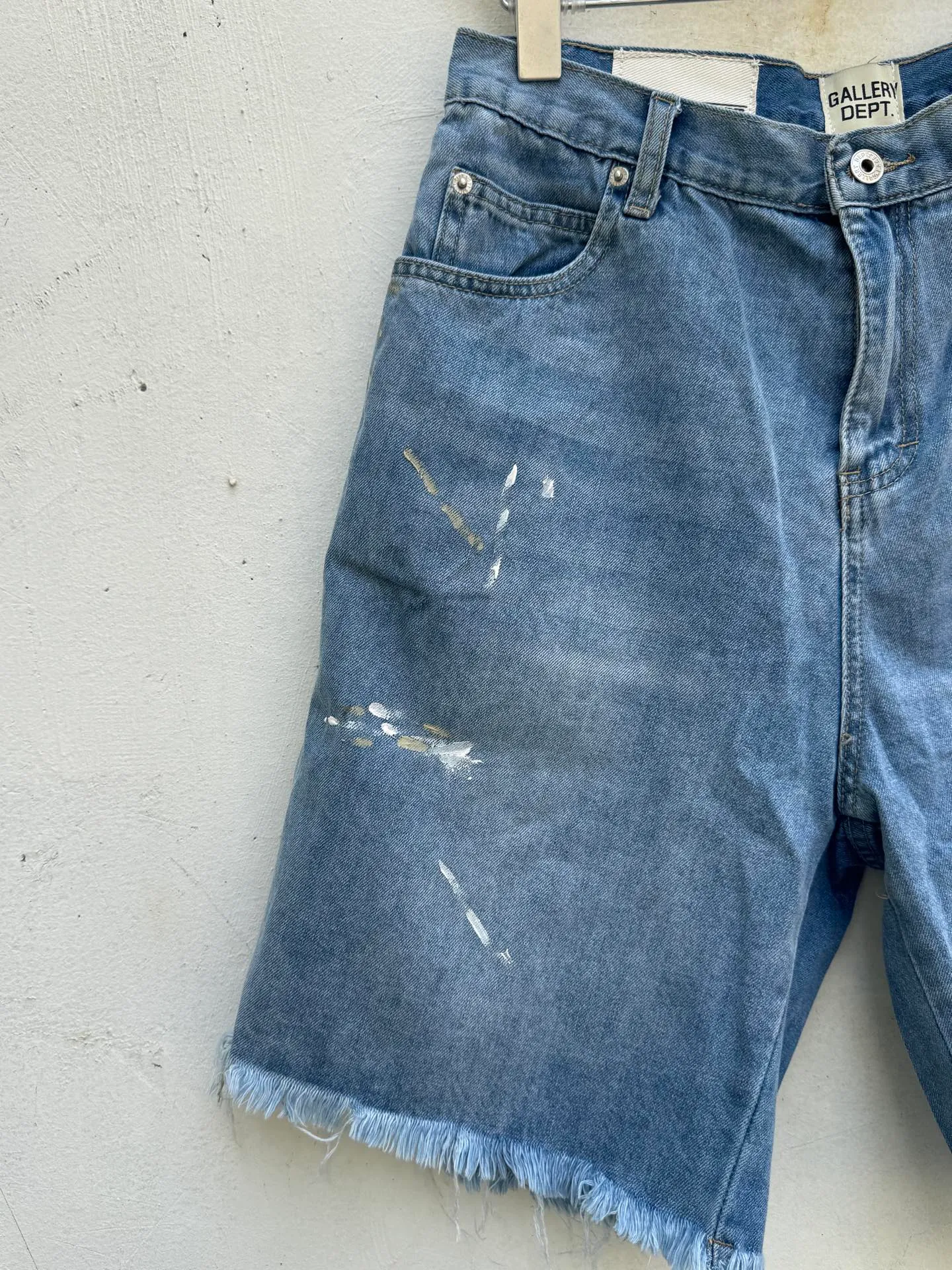 P200💰GD098 GALLERY DEPT splashing ink and paint destroying the edges, retro washed and distressed high street logging workwear denim shorts Workmanship: original accessories Customized original Logo buttons YKK zippers 6 complete labels Original hang tag Color: blue Size: S-XXL (28 30 32 34 36)